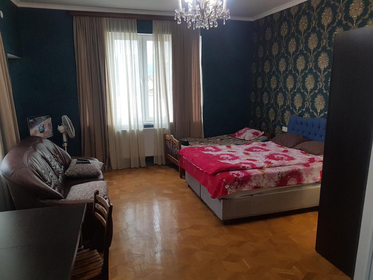 Отель Частный дом с садом Тбилиси Экстерьер фото